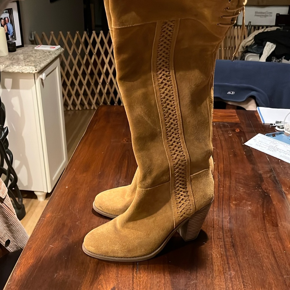 NWOB Jessica Simpson tan suede like boots